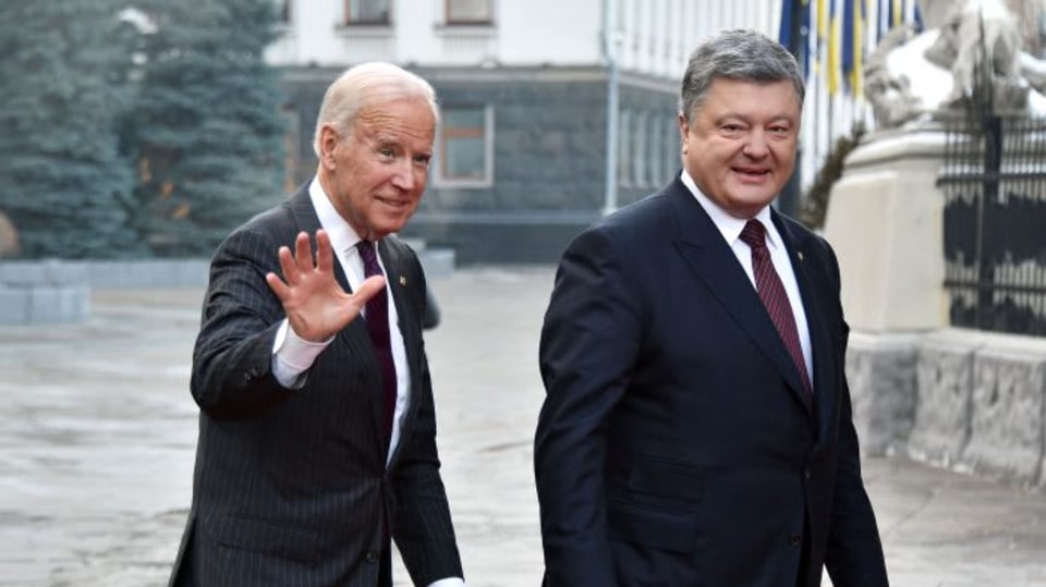Navenek byl Joe Biden Porošenkovi laskavým patronem